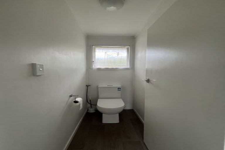 Photo of property in 38 Neal Avenue, Glenfield, Auckland, 0629