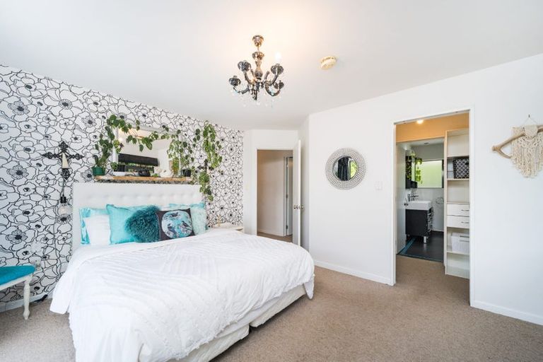 Photo of property in 49 Schnell Drive, Kelvin Grove, Palmerston North, 4414