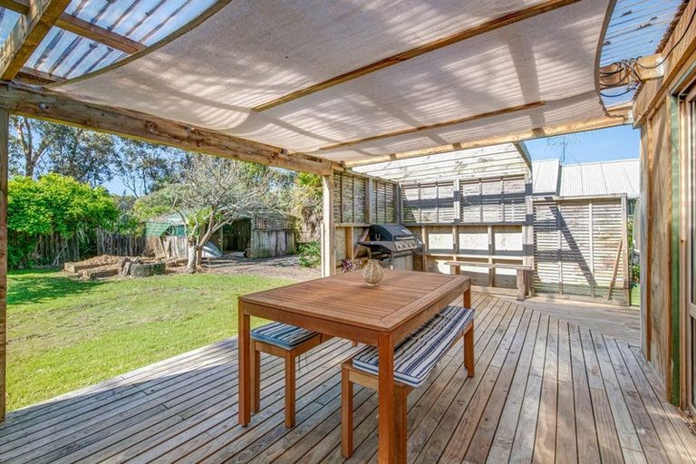 Photo of property in 17 Parakai Avenue, Parakai, 0830