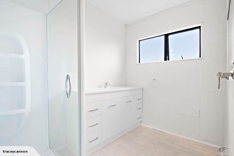 Photo of property in 1/30 Savoy Road, Glen Eden, Auckland, 0602