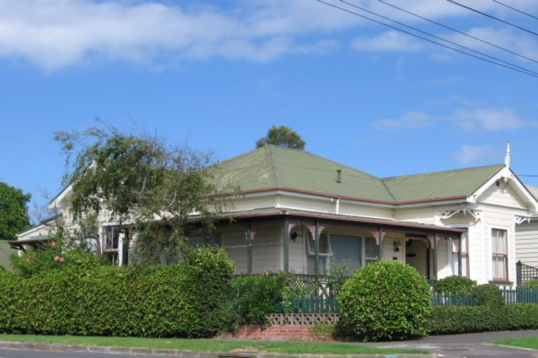 Photo of property in 128 Victoria Road, Devonport, Auckland, 0624