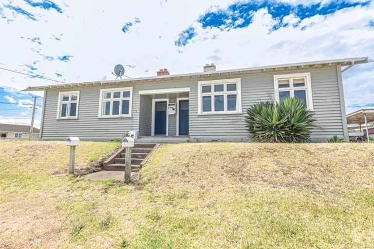 Photo of property in 32 Aotea Street, Castlecliff, Whanganui, 4501