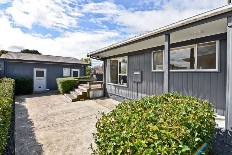 Photo of property in 1 Burwood Place, Silverdale, Hamilton, 3216