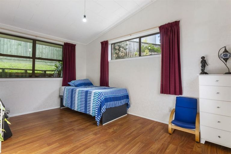 Photo of property in 25 Chatsworth Crescent, Pakuranga Heights, Auckland, 2010