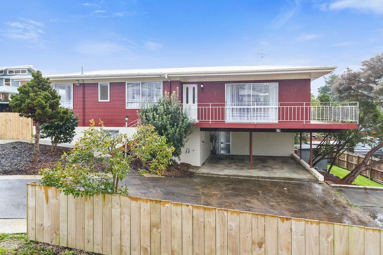 Photo of property in 17 Woodvale Road, Glen Eden, Auckland, 0602