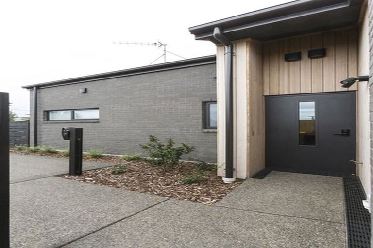 Photo of property in 2/24 Rookwood Avenue, New Brighton, Christchurch, 8083