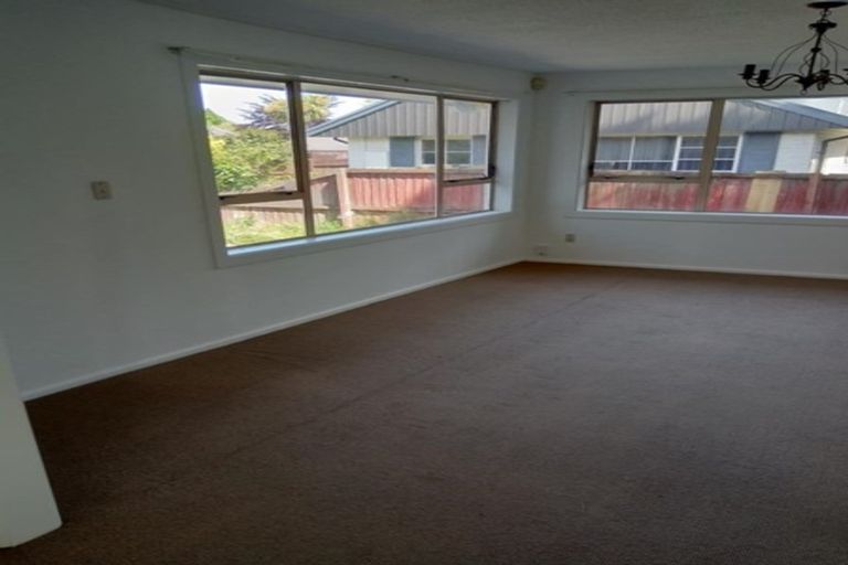 Photo of property in 42 Orrick Crescent, Avondale, Christchurch, 8061
