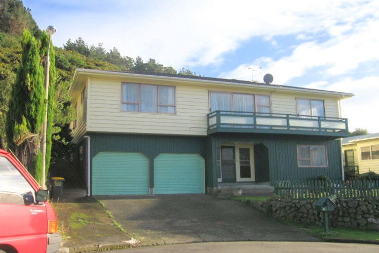 Photo of property in 16 Katarina Grove, Tawa, Wellington, 5028