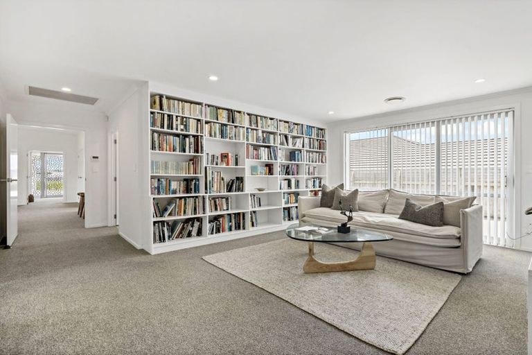 Photo of property in 21 Eric Farley Drive, Kumeu, 0810