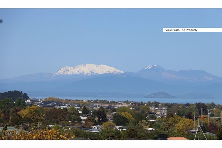 Photo of property in 2/77 Harvey Street, Waipahihi, Taupo, 3330