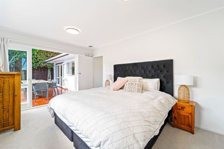 Photo of property in 70 Blakeborough Drive, Forrest Hill, Auckland, 0620