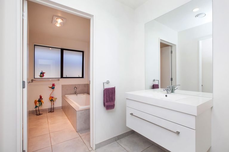 Photo of property in 3 Ta Paora Drive, Bell Block, New Plymouth, 4312