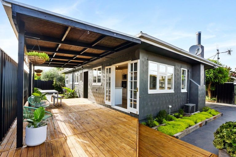 Photo of property in 15 Puketapu Road, Taradale, Napier, 4112