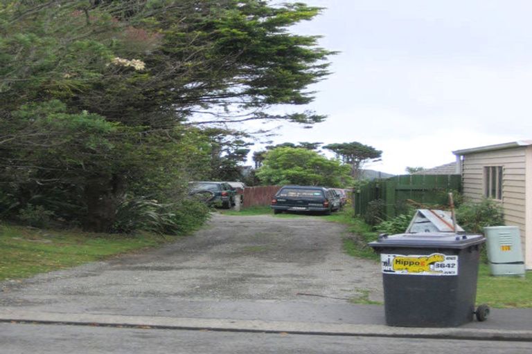 Photo of property in 12 Loasby Crescent, Newlands, Wellington, 6037