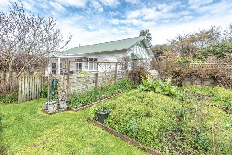 Photo of property in 28 Peakes Road, Saint Johns Hill, Whanganui, 4501
