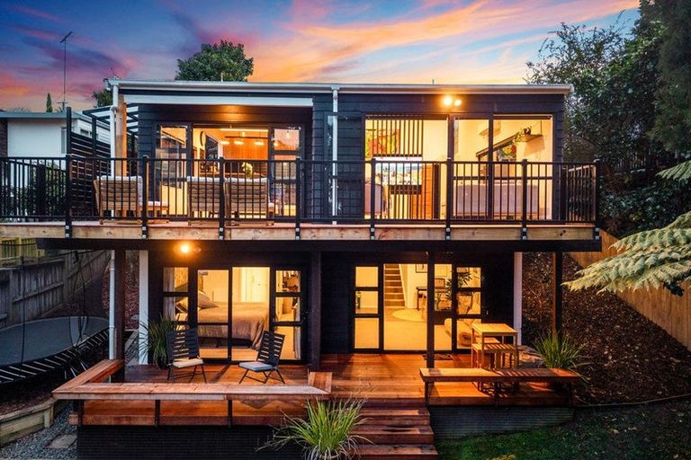 Photo of property in 2/21 Aorangi Place, Birkenhead, Auckland, 0626