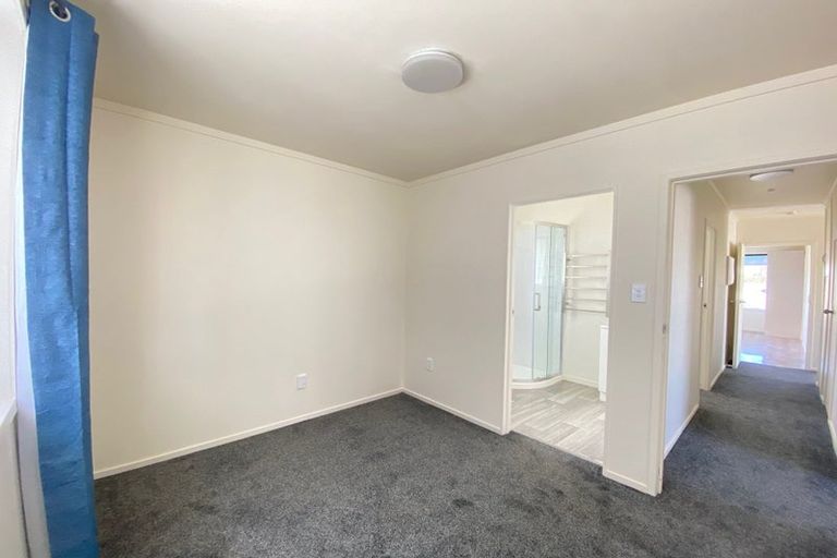 Photo of property in 52c Convair Crescent, Mangere, Auckland, 2022
