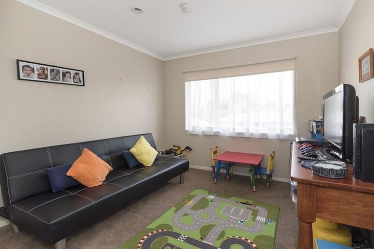 Photo of property in 13a Poto Street, Te Atatu South, Auckland, 0610