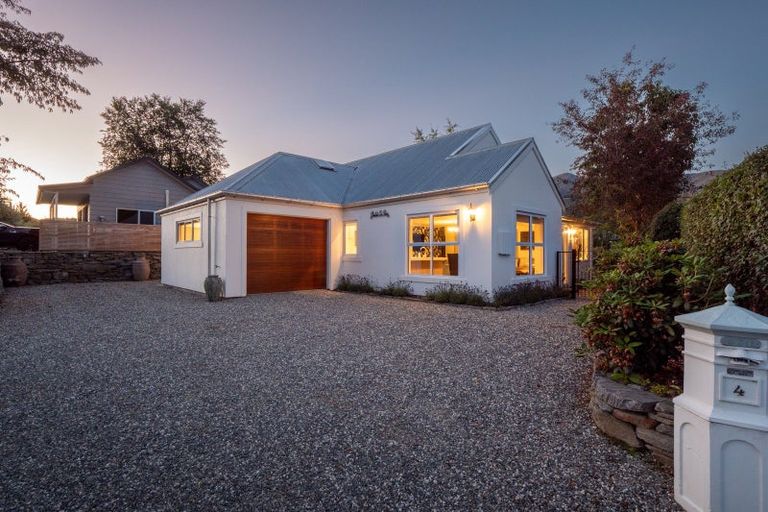 Photo of property in 4 Elva Dawson Place, Arrowtown, 9302