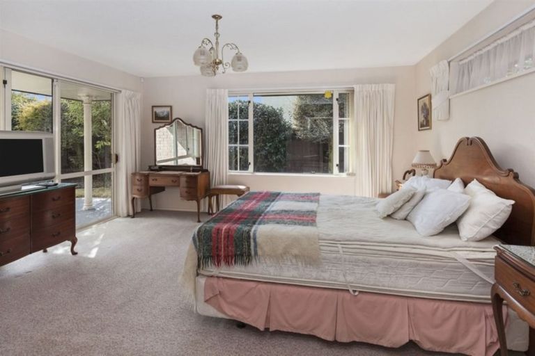 Photo of property in 8 Wiltshire Mews, Avonhead, Christchurch, 8042