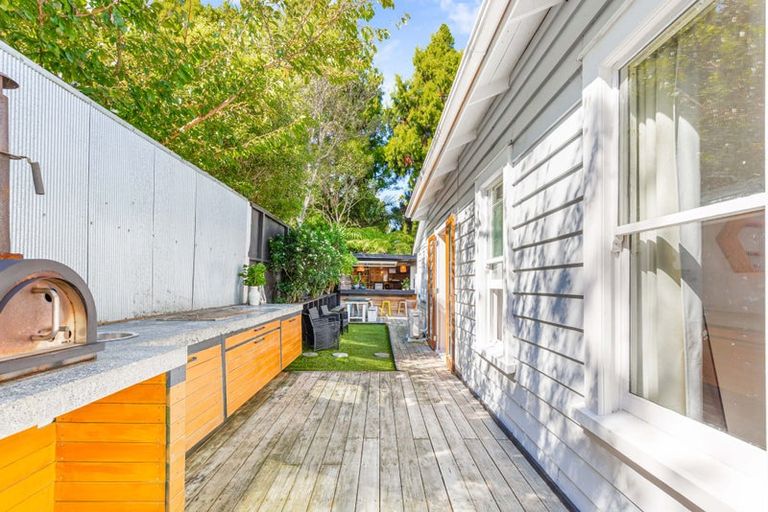 Photo of property in 88 Woodlands Park Road, Titirangi, Auckland, 0604