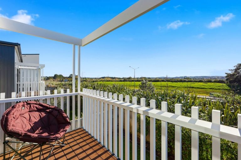 Photo of property in 27 Carder Court, Hobsonville, Auckland, 0618