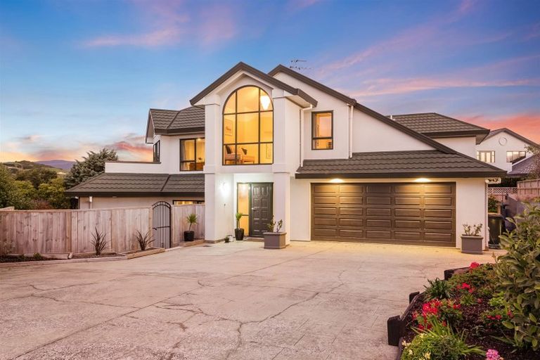 Photo of property in 22 Lanyon Place, Whitby, Porirua, 5024