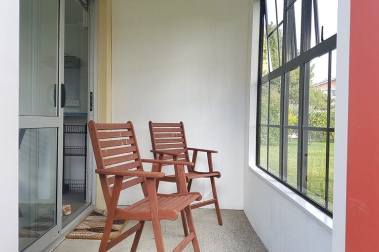 Photo of property in 15 Colin Wild Place, Glenfield, Auckland, 0629