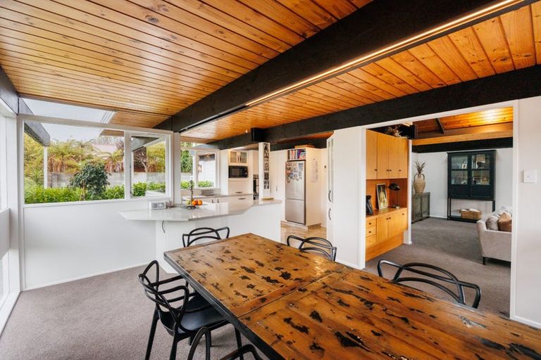 Photo of property in 11 Chilton Grove, Hokowhitu, Palmerston North, 4410