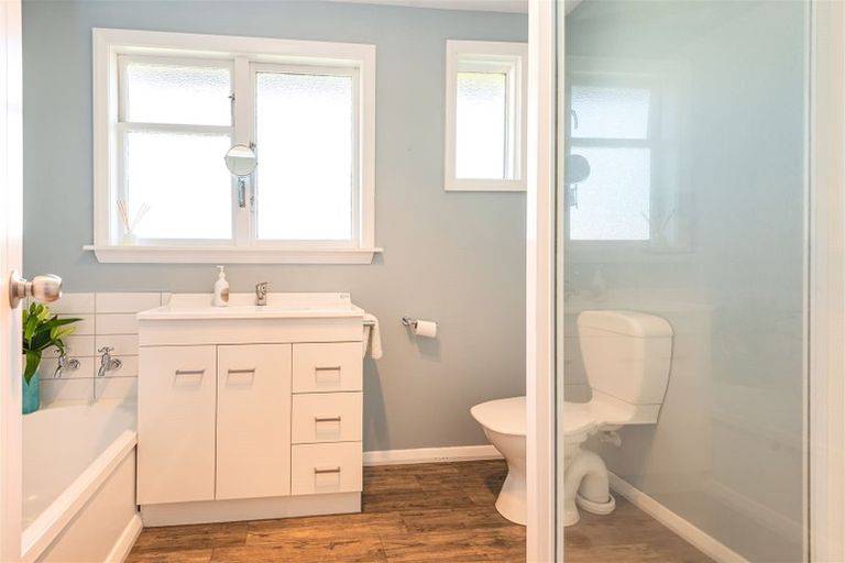 Photo of property in 68 Winters Road, Redwood, Christchurch, 8051