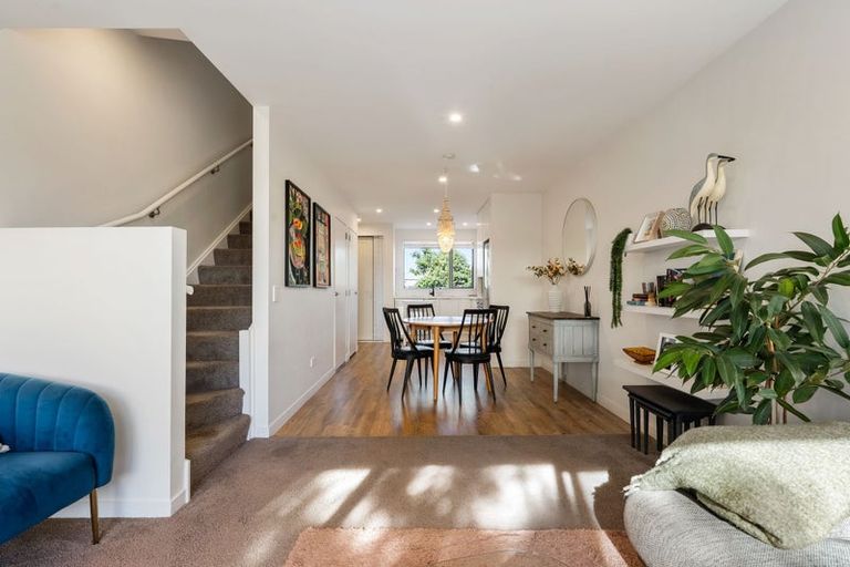 Photo of property in 2/2 Stone Street, Miramar, Wellington, 6022
