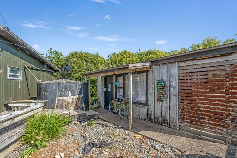 Photo of property in 19 Maraetai Place, Port Waikato, Tuakau, 2695