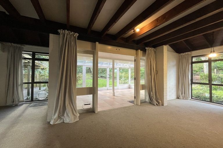 Photo of property in 24 Valley Road, Northcote, Auckland, 0626