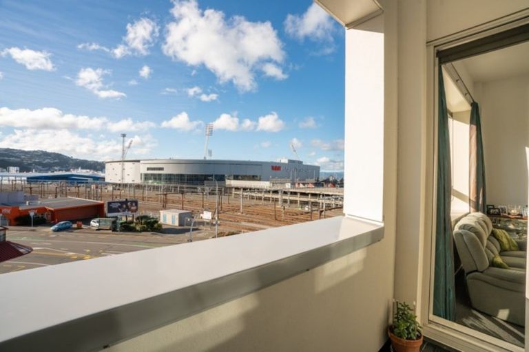 Photo of property in Stadium Garden Flats, 209/107 Thorndon Quay, Pipitea, Wellington, 6011