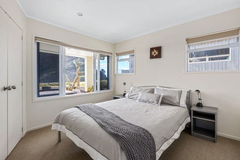 Photo of property in 47 Marine Parade South, Piha, 0772