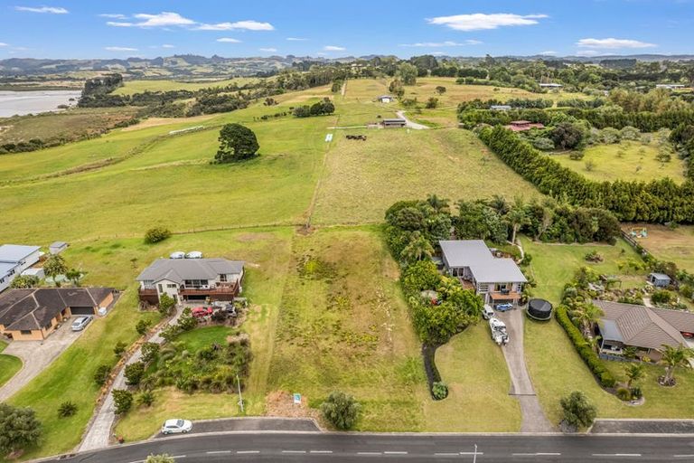 Photo of property in 19 Omana Avenue, Shelly Beach, South Head, 0874