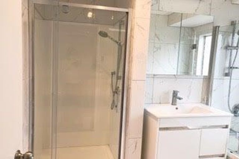 Photo of property in 121 West Harbour Drive, West Harbour, Auckland, 0618