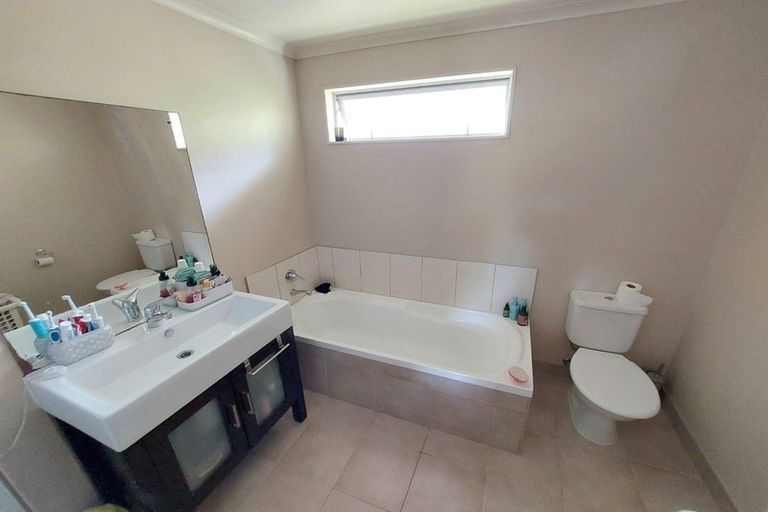 Photo of property in 12 Lomas Way, Albany, Auckland, 0632