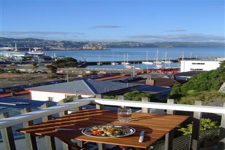 Photo of property in 9/2 Hood Street, Mount Victoria, Wellington, 6011