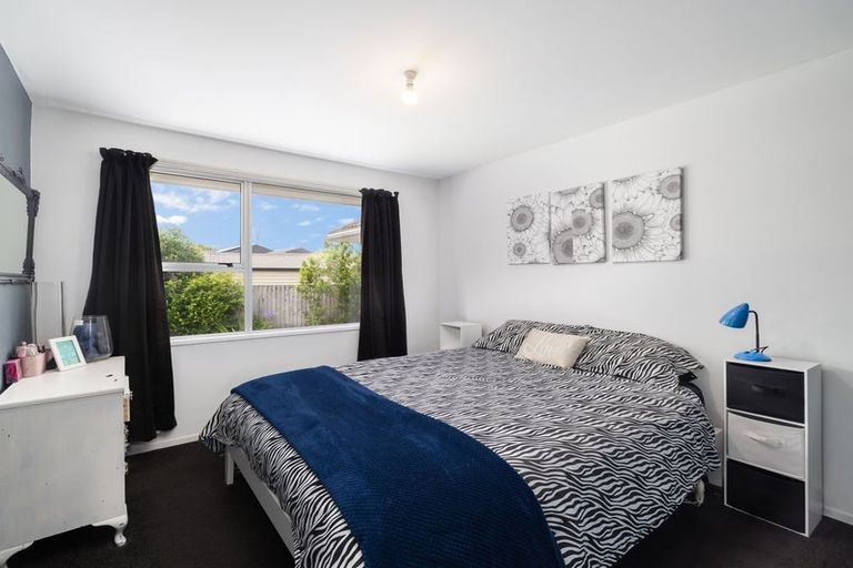 Photo of property in 5 Sophora Place, Parklands, Christchurch, 8083