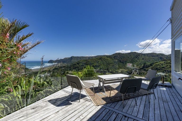 Photo of property in 42 Rayner Road, Piha, 0772