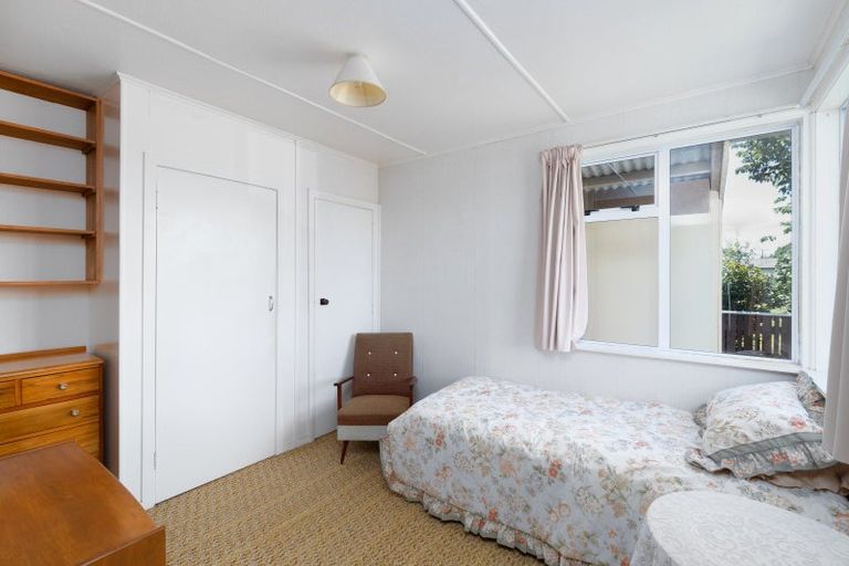 Photo of property in 17 Kairau Road West, Sentry Hill, New Plymouth, 4373