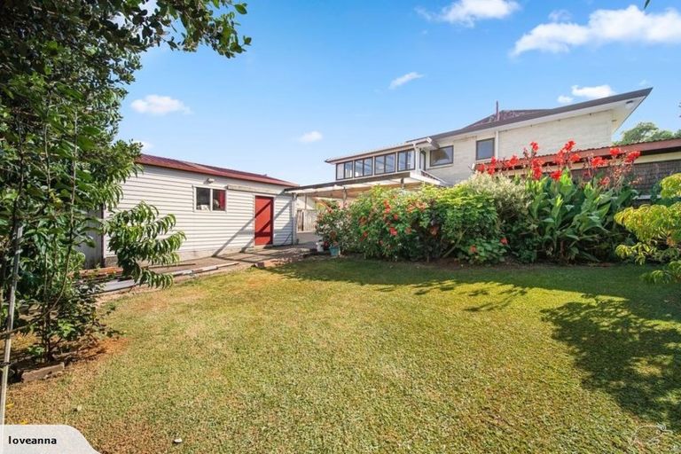 Photo of property in 16 Ransom Smyth Drive, Goodwood Heights, Auckland, 2105