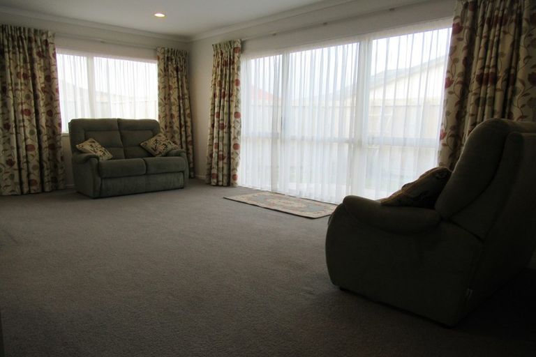 Photo of property in Trackside Villas, 91/2 Mako Mako Road, Levin, 5510