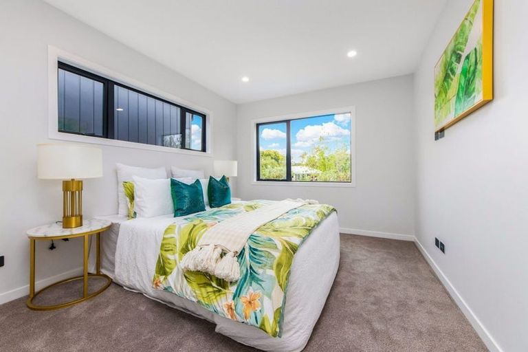 Photo of property in 25 Taipahitini Road, Rosehill, 2113