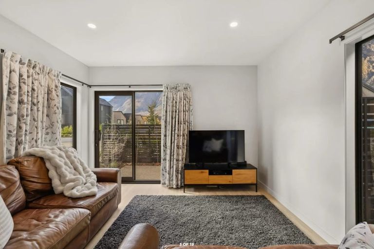 Photo of property in 33 Mulholland Drive, Jacks Point, 9371