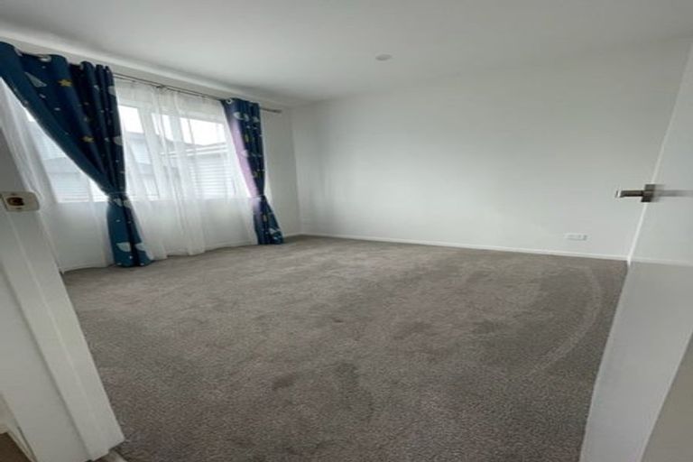 Photo of property in 3 Franheim Crescent, Orewa, 0931