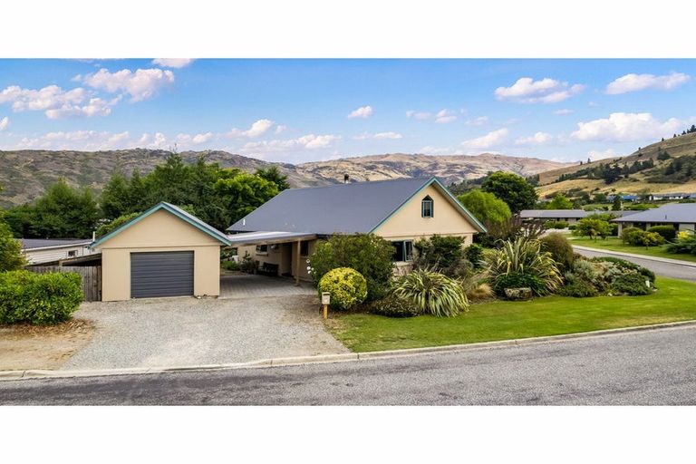 Photo of property in 24 Whitby Street, Clyde, 9330