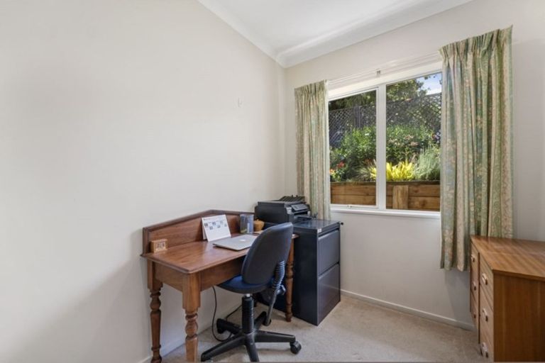 Photo of property in 8 Margaret Henry Crescent, Oteha, Auckland, 0632