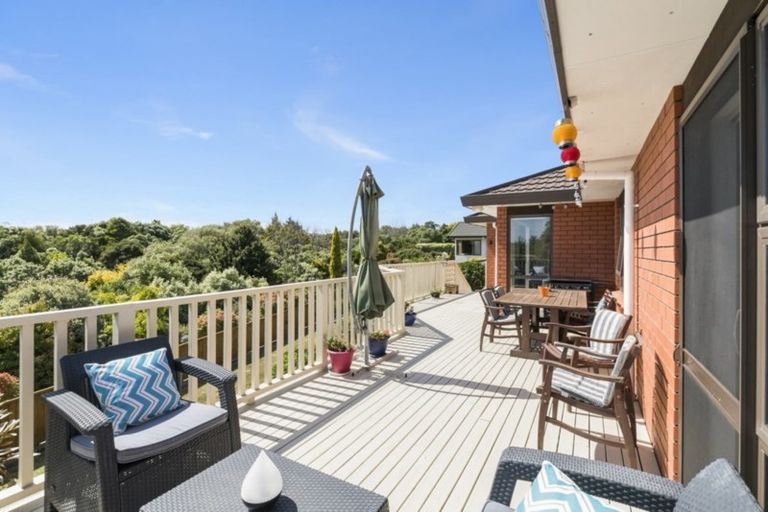 Photo of property in 11 Greenwood Place, Fitzherbert, Palmerston North, 4410